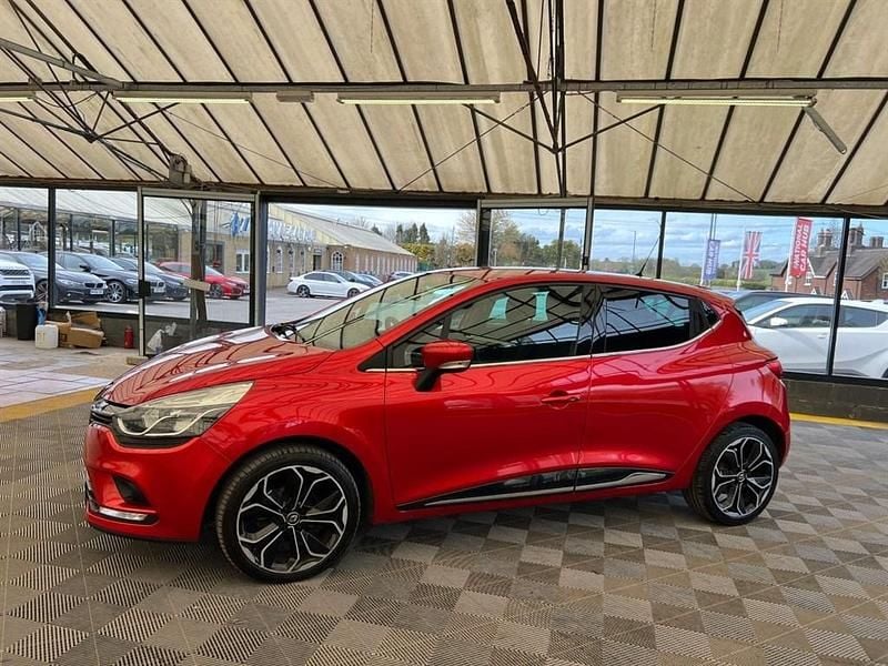Used Renault Clio IV Iconic 90 HP (66 kW) 2019 Red Hatchback