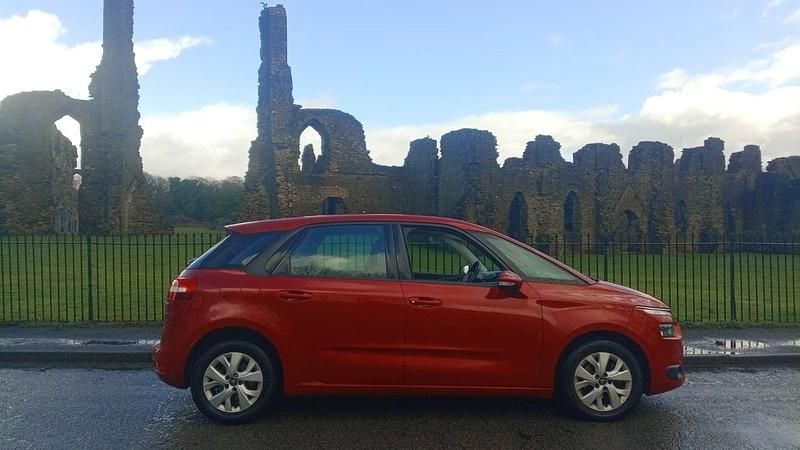 Used Citroën C4 Picasso PureTech 2015 Red MPV