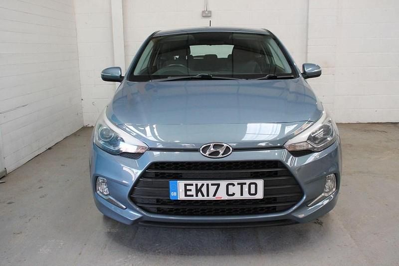 Używany Hyundai i20 SE 84 KM (61 kW) 2017 Niebieski Coupe