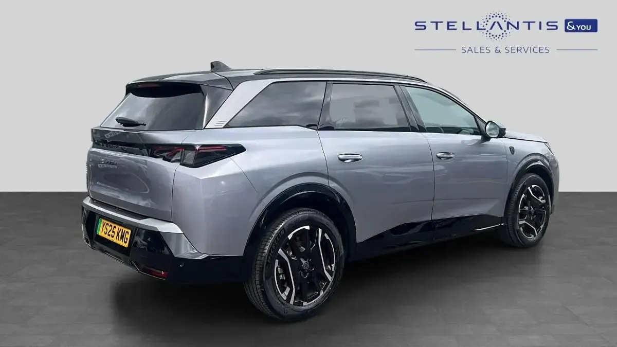 Used Peugeot e-5008 GT 152 kW (207 HP) 2025 Grey SUV