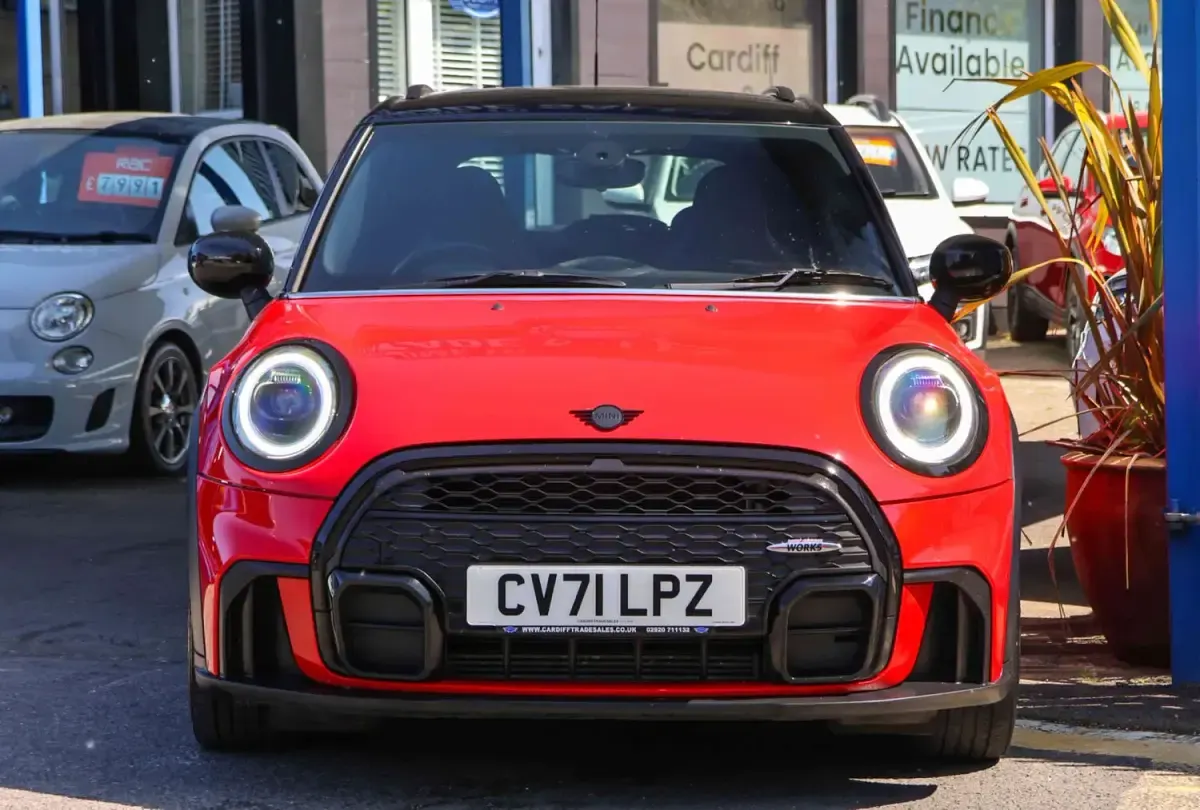 Used Mini Cooper Hatch 134 HP (98 kW) 2021 Red Hatchback