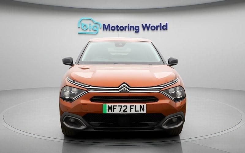 Begagnad Citroën e-C4 Shine 100 kW (136 HK) 2023 Brun Halvkombi
