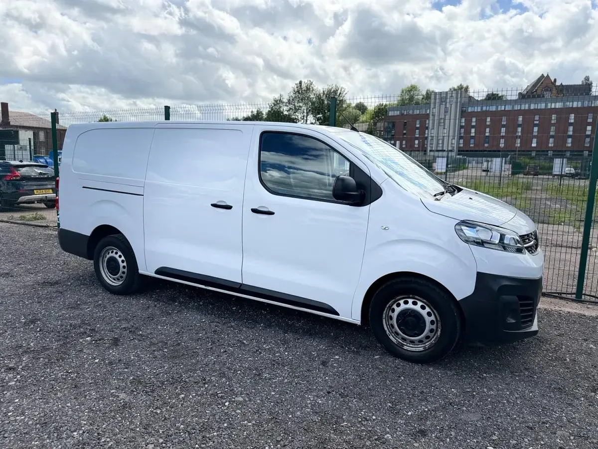 Used Vauxhall Vivaro S 100 HP (73 kW) 2023 White MPV