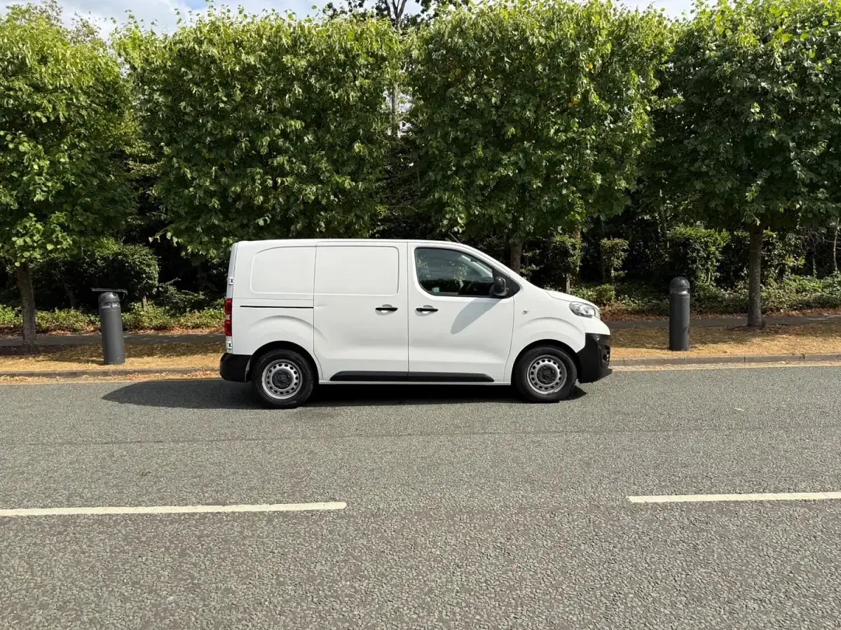 Used Peugeot Expert 2021 White Van