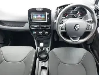 Used Renault Clio Iconic 90 HP (66 kW) 2019 White Hatchback