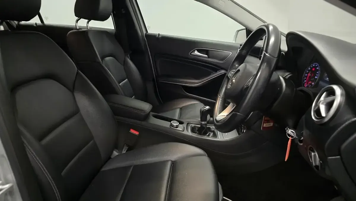 Begagnad Mercedes A180 SE 2016 Silver Halvkombi