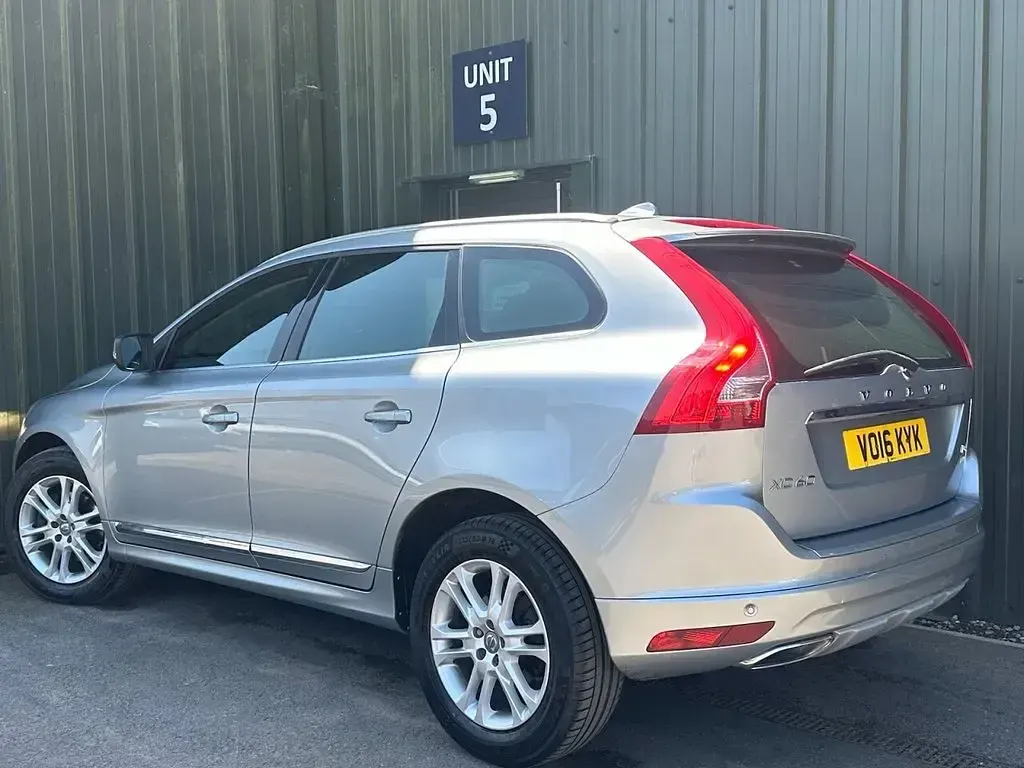 Used Volvo XC60 SE Lux 190 HP (139 kW) 2016 Silver SUV