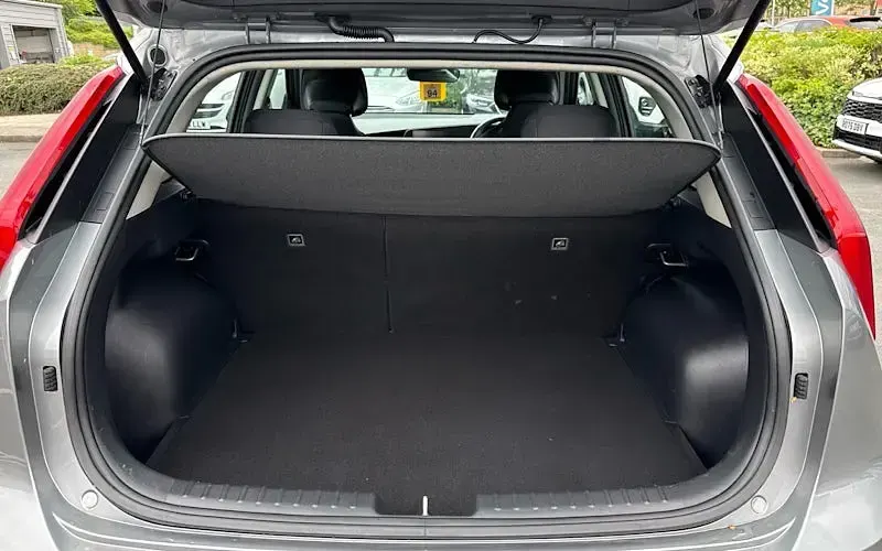 Usado Kia Niro 141 HP (103 kW) 2023 Cinzento SUV