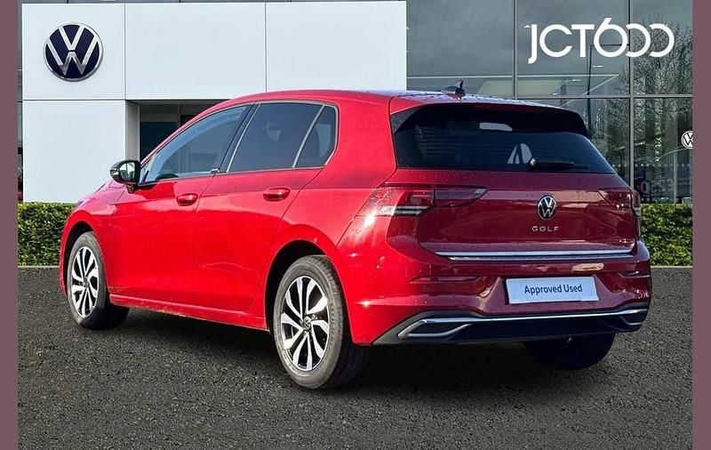 Second-hand VW Golf VIII Active 130 CP (95 kW) 2021 Roșu Hatchback