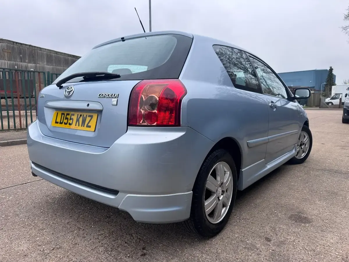 Used Toyota Corolla 110 HP (80 kW) 2005 Blue Hatchback