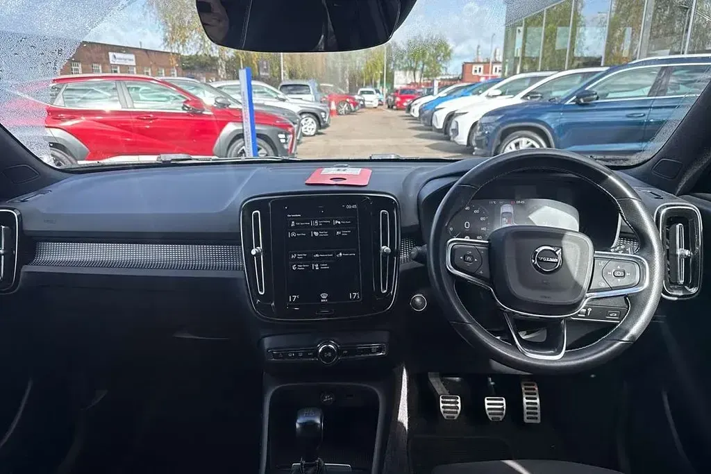 Usado Volvo XC40 R-Design 161 CV (118 kW) 2021 Negro SUV
