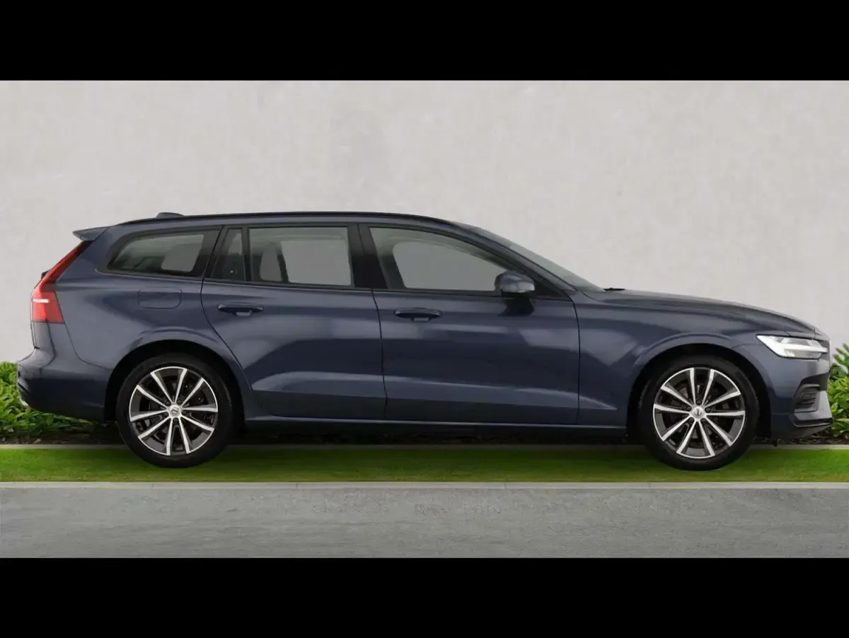 Used Volvo V60 Momentum 2021 Blue Estate