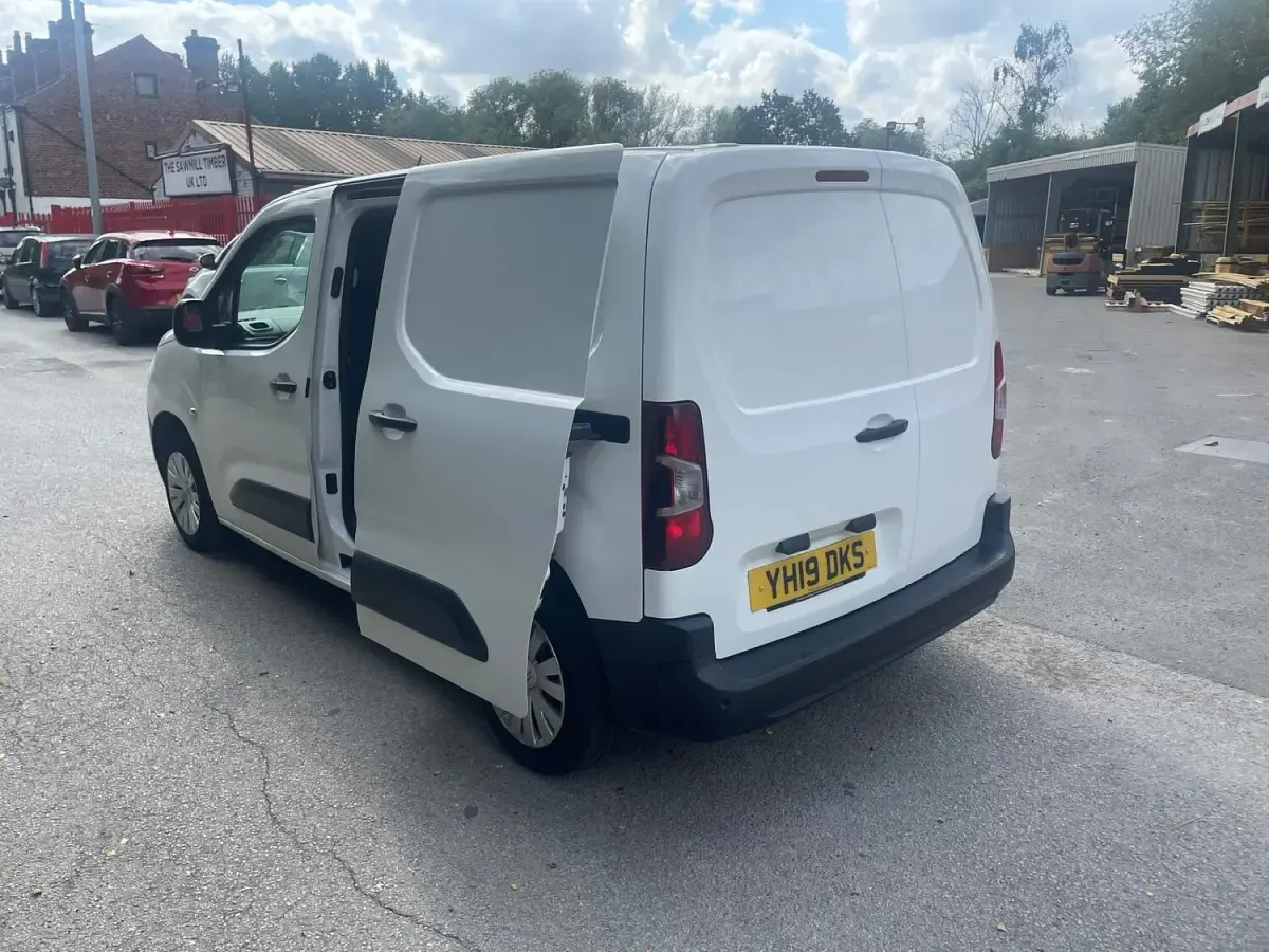 Used Citroën Berlingo 75 HP (55 kW) 2019 White MPV