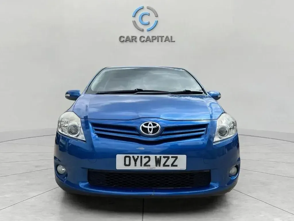 Used Toyota Auris 132 HP (97 kW) 2012 Blue Hatchback