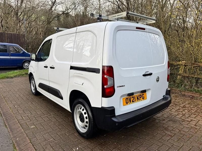 Used Vauxhall Combo 100 HP (73 kW) 2021 White MPV
