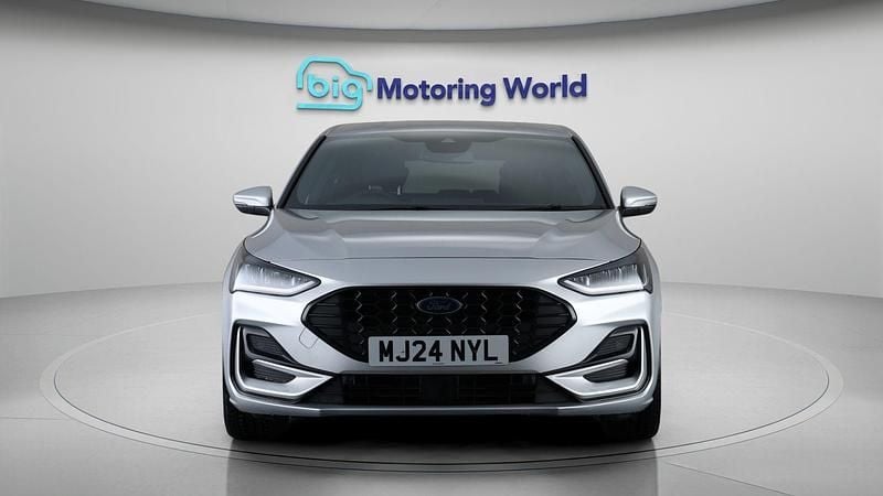 Used Ford Focus ST-Line 125 HP (91 kW) 2024 Silver Hatchback