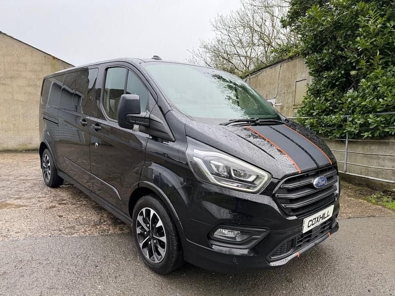 Begagnad Ford Transit Custom Sport 185 HK (136 kW) 2020 Svart Kombi