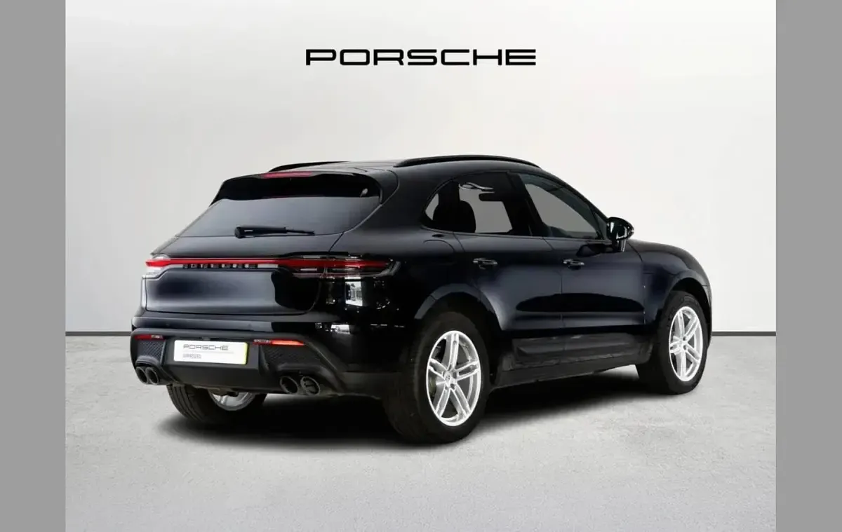 Used Porsche Macan 261 HP (191 kW) 2025 Black SUV