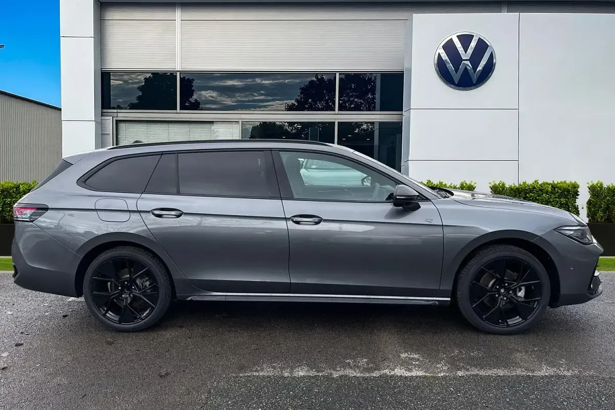 New VW Passat R-line 150 HP (110 kW) 2026 Grey Estate