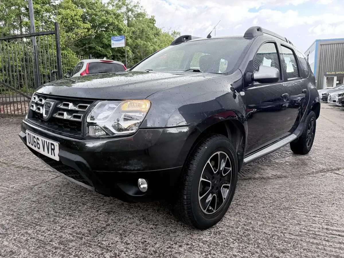 Usado Dacia Duster Prestige 110 CV (80 kW) 2016 Gris SUV