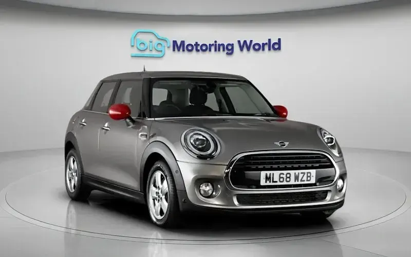 Gebraucht Mini Cooper Hatch 136 PS (100 kW) 2018 Silber Kleinwagen