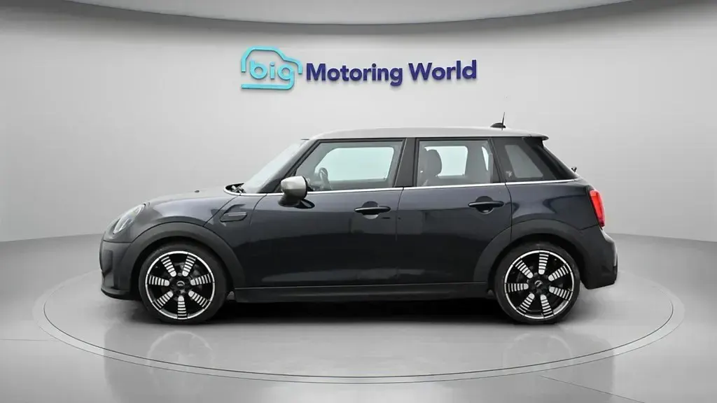 Begagnad Mini Cooper Exclusive 136 HK (100 kW) 2021 Svart Halvkombi