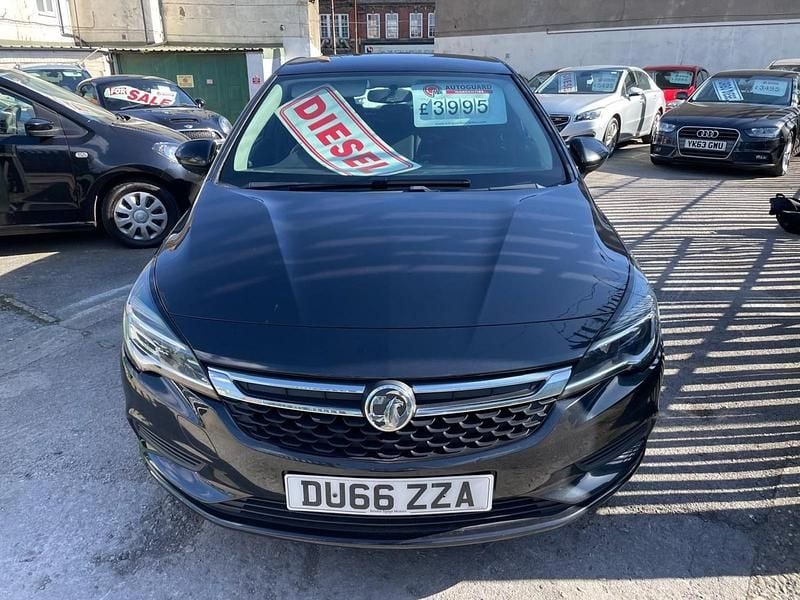 Used Vauxhall Astra 110 HP (80 kW) 2016 Black Hatchback