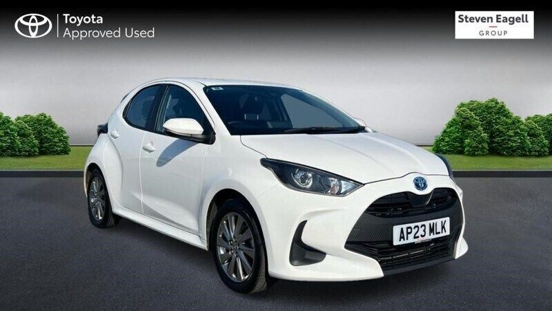 White Used 2023 Toyota Yaris Hybrid Hatchback | £16,585 (Good price) - Image 1/2