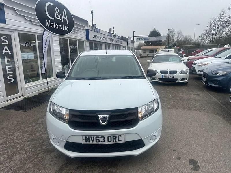 Second-hand Dacia Sandero Ambiance 75 CP (55 kW) 2013 Alb Hatchback