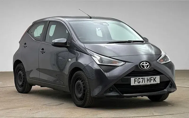 Used Toyota Aygo X-play 72 HP (52 kW) 2021 Hatchback