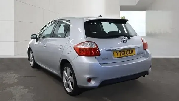 Used Toyota Auris Hybrid T4 2011 Silver Hatchback