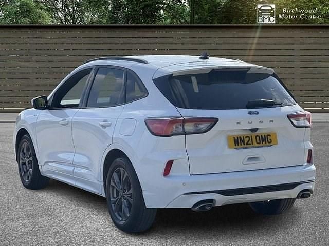 Używany Ford Kuga ST-Line 120 KM (88 kW) 2021 Biały SUV