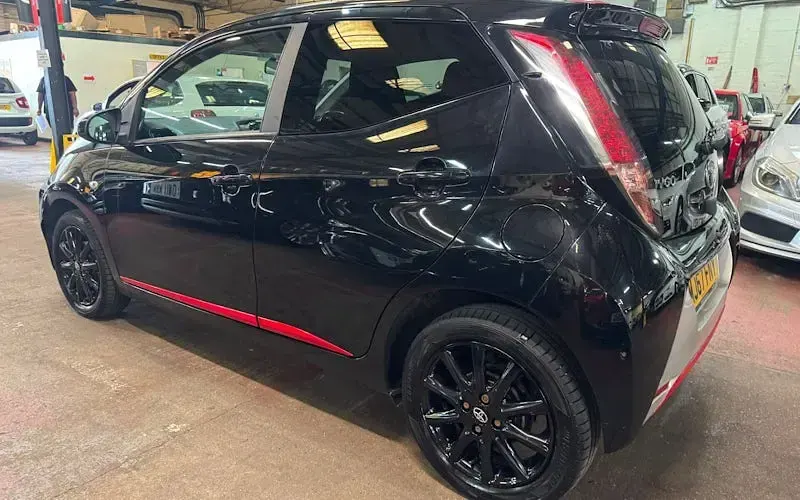 Used Toyota Aygo x-press 69 HP (50 kW) 2017 Black Hatchback