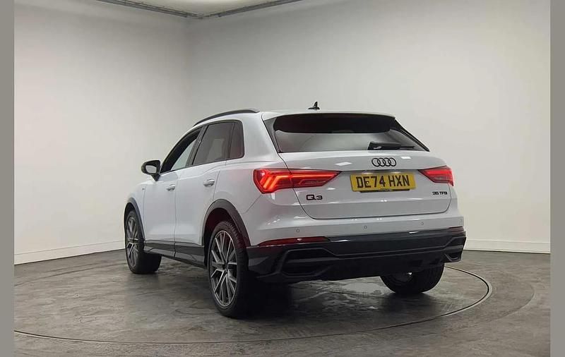 Begagnad Audi Q3 Black Edition 150 HK (110 kW) 2024 Vit SUV