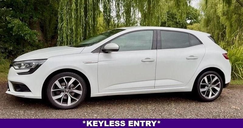 White Used 2018 Renault Mégane IV Dynamique Hatchback | £7,998 (Good price) - Image 1/4