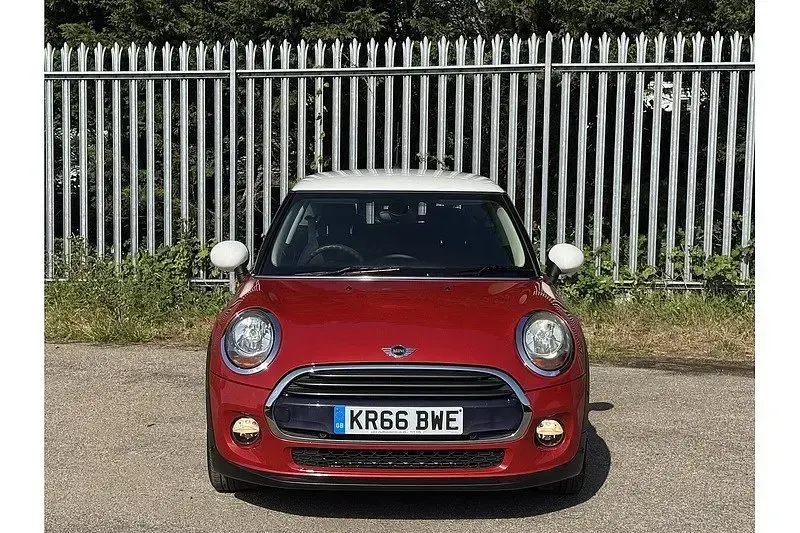 Używany Mini Cooper Hatch 2016 Czerwony Hatchback