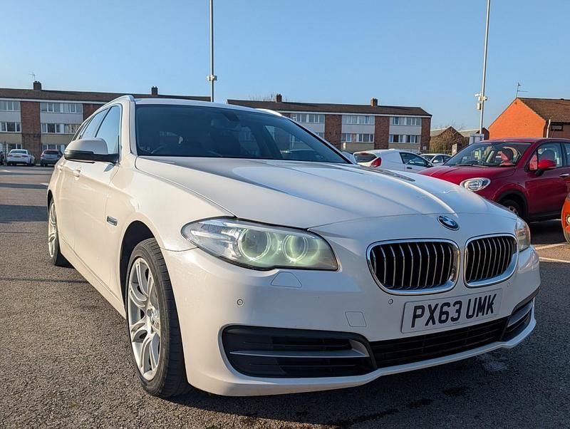 Begagnad BMW 520 Comfort Edition 184 HK (135 kW) 2014 Vit Kombi
