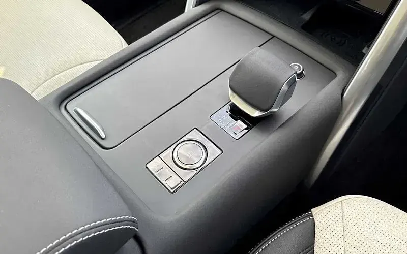 Used Land Rover Discovery SE Dynamic 349 HP (256 kW) 2024 Black SUV
