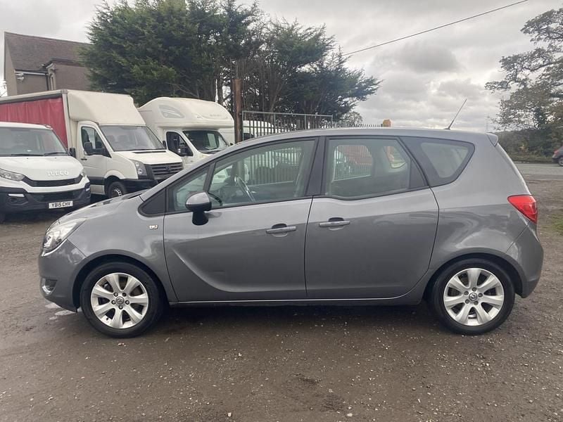 Begagnad Vauxhall Meriva 2016 Grå Minibuss