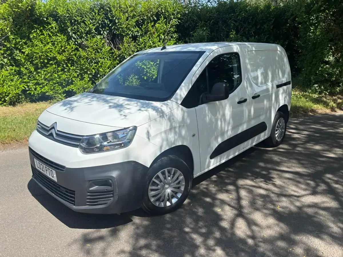 Usado Citroën Berlingo 75 HP (55 kW) 2021 Branco Monovolume