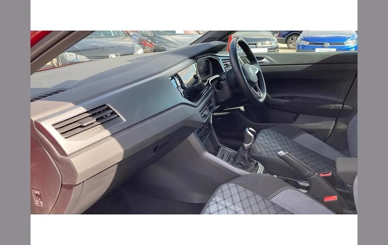 Begagnad VW Polo R-line 95 HK (69 kW) 2023 Röd Halvkombi