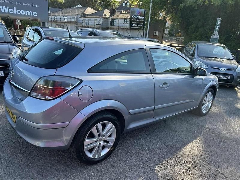 Used Vauxhall Astra Sport 89 HP (65 kW) 2009 Silver Hatchback