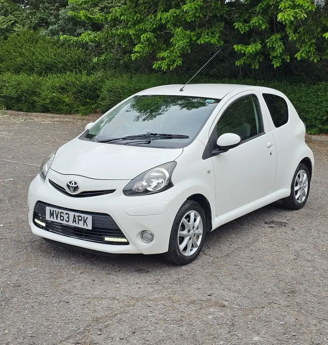 Used Toyota Aygo 68 HP (50 kW) 2013 White Hatchback