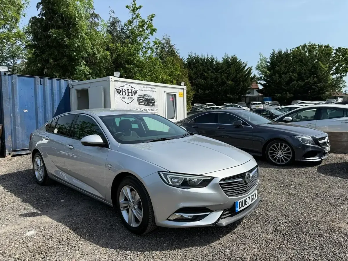 Begagnad Vauxhall Insignia SRi 136 HK (100 kW) 2017 Silver Halvkombi