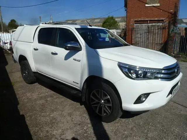 Used Toyota HiLux 150 HP (110 kW) 2020 White Pickup