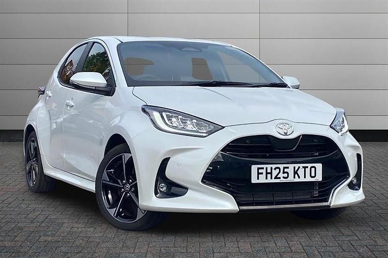 Used Toyota Yaris Hybrid 130 HP (95 kW) 2025 White Hatchback