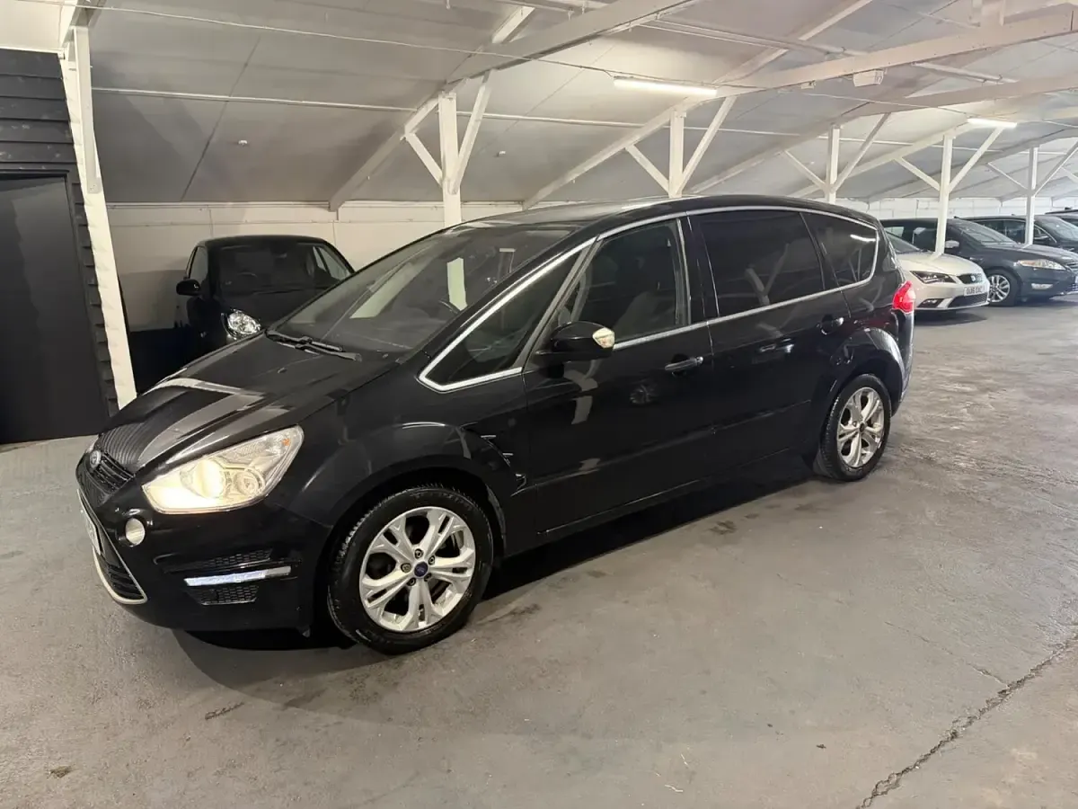 Used Ford S-MAX Titanium 115 HP (84 kW) 2013 Black MPV