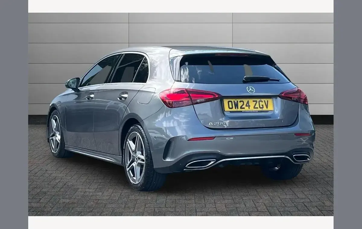 Begagnad Mercedes A200 Executive 161 HK (118 kW) 2024 Grå Halvkombi