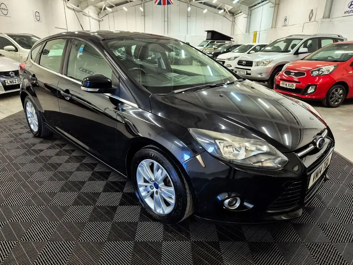 Begagnad Ford Focus Titanium 115 HK (84 kW) 2014 Svart Halvkombi