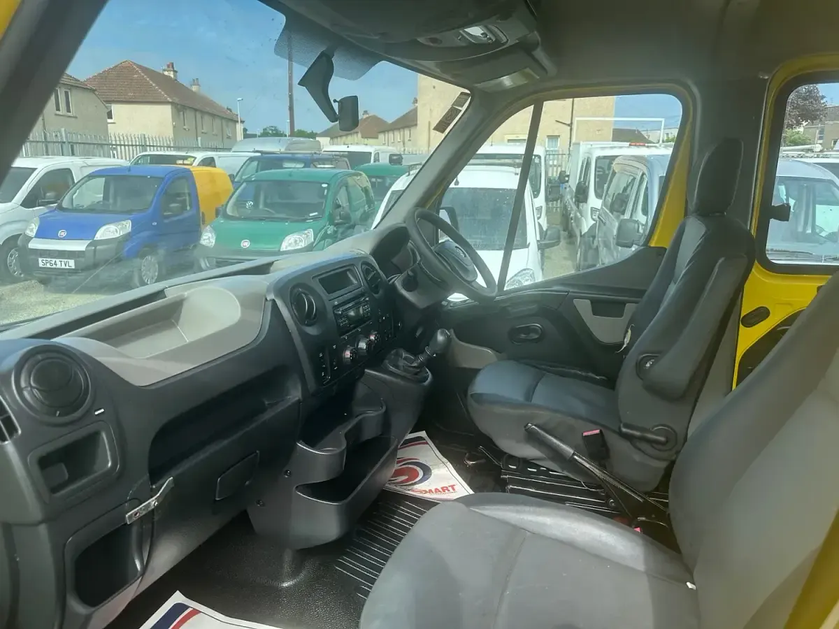 Used Vauxhall Movano 136 HP (100 kW) 2016 Yellow MPV